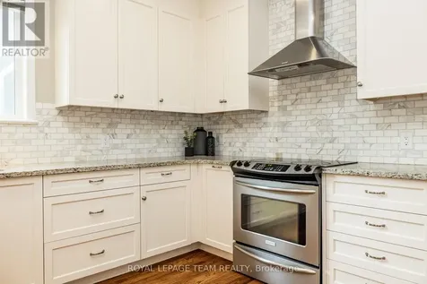 10 Beechgrove Gardens Ottawa ON K2S 1W5