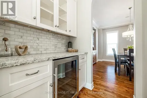 10 Beechgrove Gardens Ottawa ON K2S 1W5