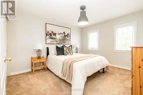 10 Beechgrove Gardens Ottawa ON K2S 1W5
