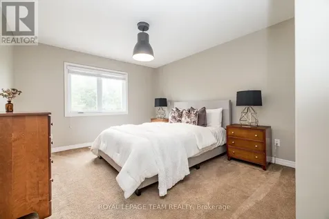 10 Beechgrove Gardens Ottawa ON K2S 1W5