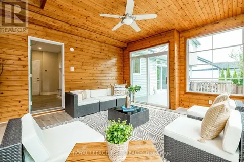 10 Beechgrove Gardens Ottawa ON K2S 1W5