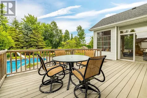 10 Beechgrove Gardens Ottawa ON K2S 1W5