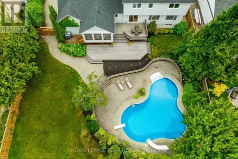 10 Beechgrove Gardens Ottawa ON K2S 1W5