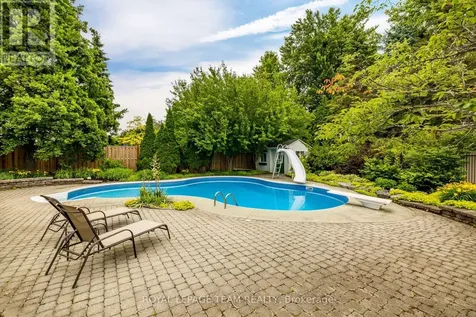 10 Beechgrove Gardens Ottawa ON K2S 1W5