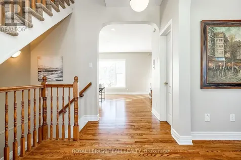 10 Beechgrove Gardens Ottawa ON K2S 1W5