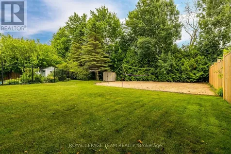 10 Beechgrove Gardens Ottawa ON K2S 1W5