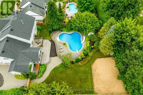 10 Beechgrove Gardens Ottawa ON K2S 1W5