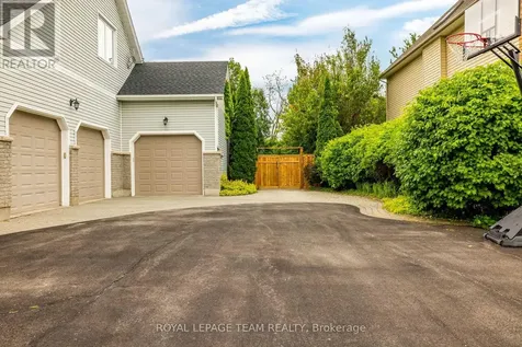 10 Beechgrove Gardens Ottawa ON K2S 1W5