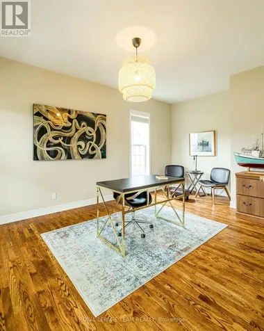 10 Beechgrove Gardens Ottawa ON K2S 1W5