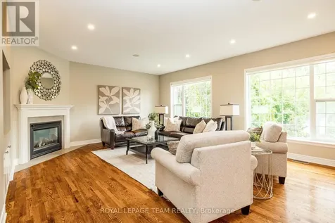 10 Beechgrove Gardens Ottawa ON K2S 1W5