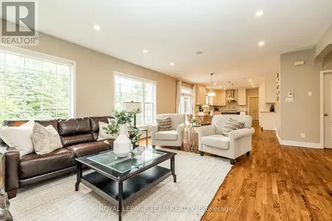 10 Beechgrove Gardens Ottawa ON K2S 1W5