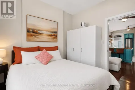 560 Indian Grove Toronto (junction Area) ON M6P 2J4