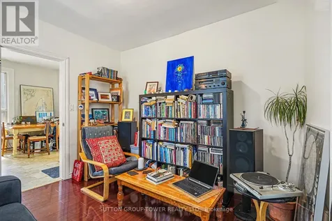 560 Indian Grove Toronto (junction Area) ON M6P 2J4