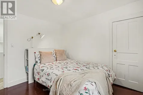 560 Indian Grove Toronto (junction Area) ON M6P 2J4
