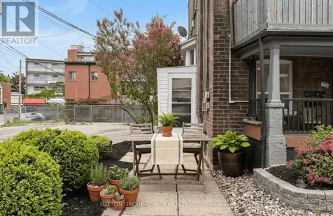 560 Indian Grove Toronto (junction Area) ON M6P 2J4