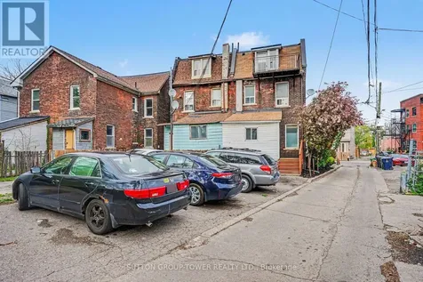 560 Indian Grove Toronto (junction Area) ON M6P 2J4