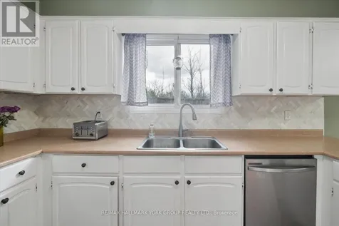 41 Laurentian Lane Orillia ON L3V 7N8