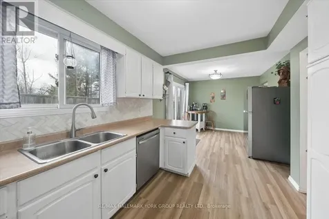 41 Laurentian Lane Orillia ON L3V 7N8