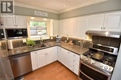 9 San Fernando Drive Hamilton ON L9C 2C1