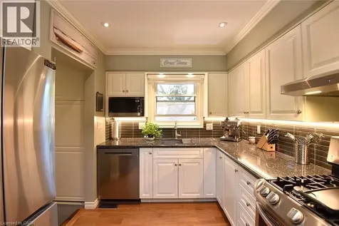 9 San Fernando Drive Hamilton ON L9C 2C1