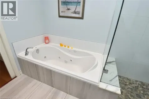 9 San Fernando Drive Hamilton ON L9C 2C1