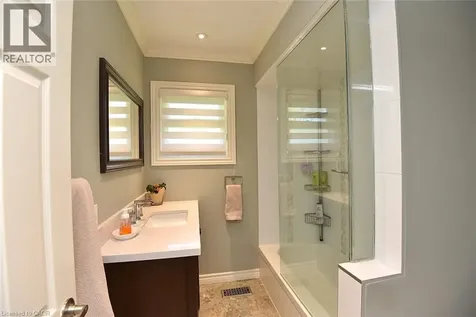 9 San Fernando Drive Hamilton ON L9C 2C1