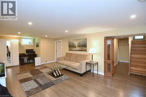 9 San Fernando Drive Hamilton ON L9C 2C1
