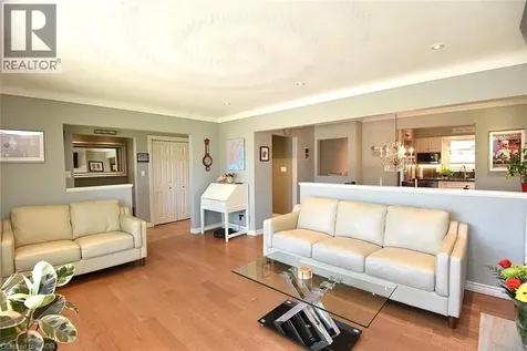 9 San Fernando Drive Hamilton ON L9C 2C1