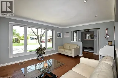 9 San Fernando Drive Hamilton ON L9C 2C1