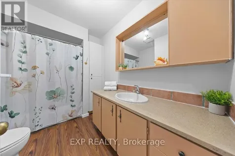 21 Midland Crescent Ottawa ON K2H 8P6