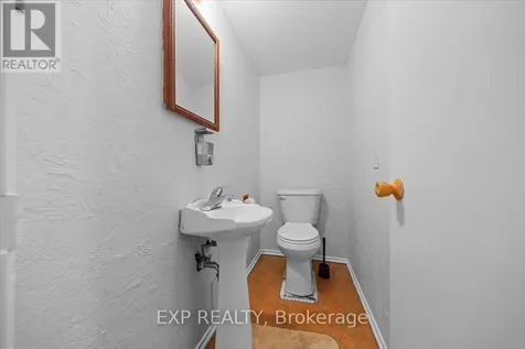 21 Midland Crescent Ottawa ON K2H 8P6
