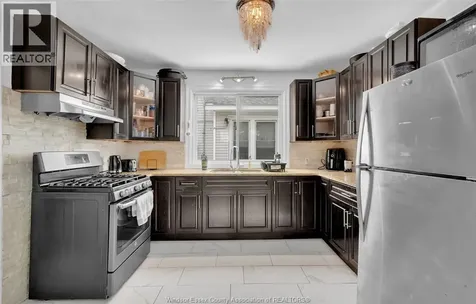3484 Peter Street Windsor ON N9C 1J3