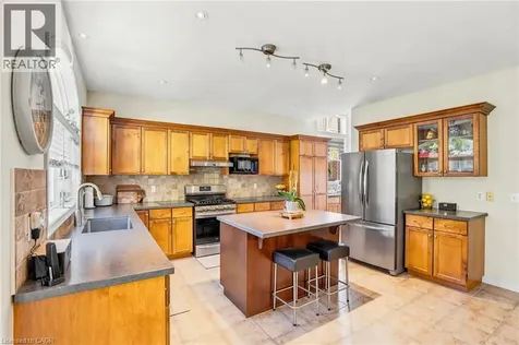16 Oldmill Road Ancaster ON L9G 5E2