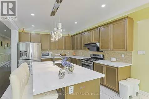 16 Foshan Avenue Markham (berczy) ON L6C 0S1