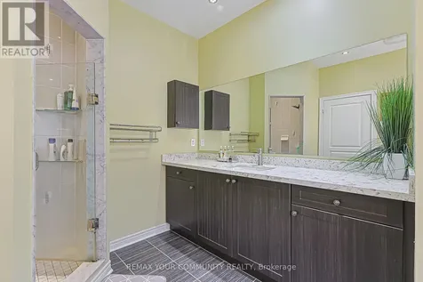 16 Foshan Avenue Markham (berczy) ON L6C 0S1