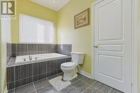 16 Foshan Avenue Markham (berczy) ON L6C 0S1
