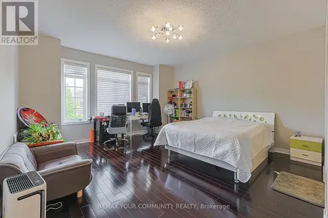 16 Foshan Avenue Markham (berczy) ON L6C 0S1