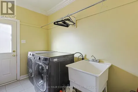 16 Foshan Avenue Markham (berczy) ON L6C 0S1