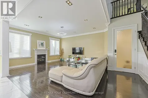 16 Foshan Avenue Markham (berczy) ON L6C 0S1