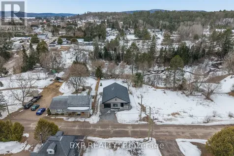 15 Zilney Street Madawaska Valley ON K0J 1B0