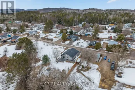 15 Zilney Street Madawaska Valley ON K0J 1B0