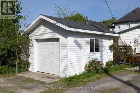 158 Arthur Street Gananoque ON K7G 1A9