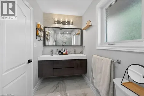 1 Sandringham Avenue Hamilton ON L9C 2H3