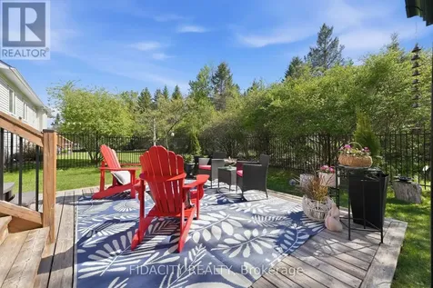 24 Sirocco Crescent Ottawa ON K2S 1Z7