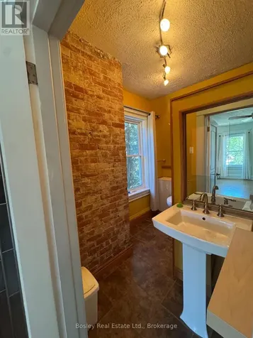 404 9th Street East Owen Sound ON N4K 1P3