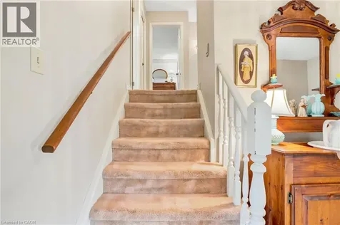 9 Magnolia Court Fonthill ON L3E 0H5