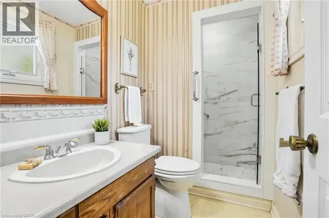 9 Magnolia Court Fonthill ON L3E 0H5