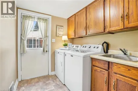 9 Magnolia Court Fonthill ON L3E 0H5
