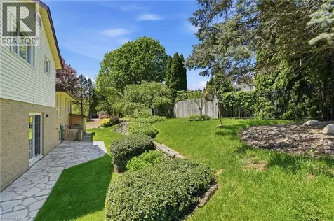 9 Magnolia Court Fonthill ON L3E 0H5
