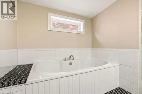 192 Catharine Street South Hamilton ON L8N 2K3